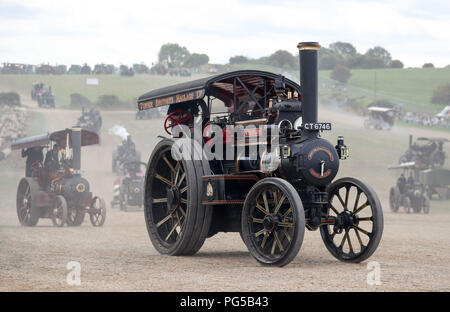 Le but général Fowler moteur 'Windrush' fait son chemin autour de l'arène de colis lourds au Great Dorset Steam Fair, où des centaines de moteurs de traction à vapeur période lourde et l'équipement mécanique, de toutes époques, se rassemblent à la foire annuelle du 23 au 27 août 2018, pour fêter les 50 ans. Banque D'Images