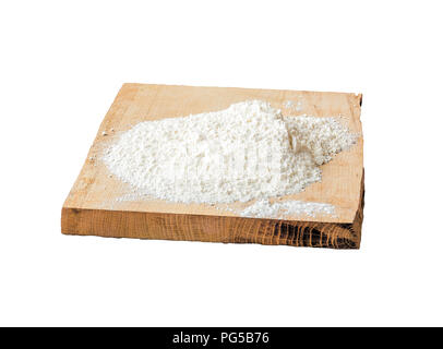 Farine de blé blanc sur une planche à découper en bois Banque D'Images