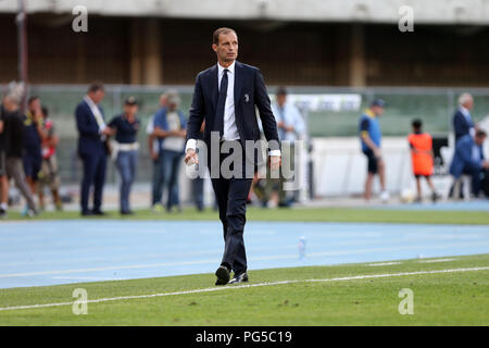 Massimiliano Allegri, l'entraîneur en chef de la Juventus FC, au cours de la série d'un match de football entre l'Ac Chievo Vérone et la Juventus. Banque D'Images