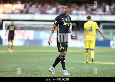 Cristiano Ronaldo de la Juventus en action au cours de la série d'un match de football entre l'Ac Chievo Vérone et la Juventus. Banque D'Images