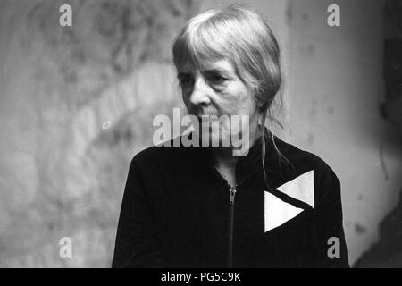 "Le peintre tchèque Adriena Simotova dans son studio à Prague. Simotova a été membre du groupe de l'artiste ''UB 12'''. Banque D'Images