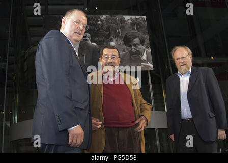 'Berlin, Allemagne, 26.06.2013 : présentation de livre dans Willy-Brandt-House : ''Willy Brandt et Guenter Grass : l'échange de lettres'' avec Guenter Grass, écrivain et Peer Steinbrueck, SPD-politicien et candidat de chancelier. Lire avec Wolfgang Thierse, DSF.' Banque D'Images