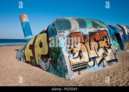 Seconde Guerre mondiale blockhaus sur Tarnos Plage, dans le golfe de Gascogne, Landes, France, Europe, Nouvelle-Aquitaine au soleil le jour de Noël Banque D'Images