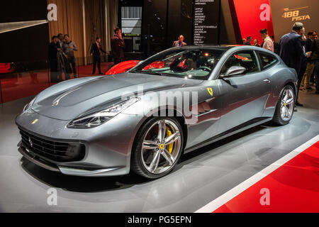 Genève, SUISSE - Le 6 mars 2018 : Ferrari GT C4Lusso sports car présenté à la 88e Salon International de l'Automobile de Genève. Banque D'Images