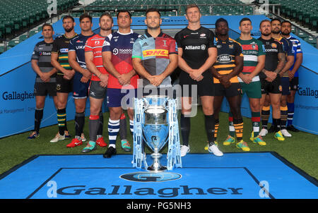 (Gauche-droite) Newcastle Falcon's Toby Flood, Northampton Saint's Tom Wood, sale Sharks' Jono Ross, Gloucester Rugby's Jaco Kriele, Bristol Bears' George Smith, Harlequinss' Danny Care, Saracens' Owen Farrell, Wasps' Christian Wade, Leicester Tigerss' Ben Youngs, Exeter Chief's Jack Nowell, Ben te'o et Toby Faletau de Worcester Warriors et Bath Rugby posent avec le trophée Gallagher Premiership lors du lancement de la saison Gallagher Premiership au stade de Twickenham, Londres. APPUYEZ SUR ASSOCIATION photo. Date de la photo: Jeudi 23 août 2018. Voir PA Story RUGBYU Premiership. Crédit photo devrait se lire: Simon Banque D'Images