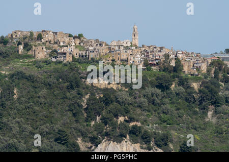Ligurie, Italie. Bussana Vecchia est une ville abandonnée en raison d'un tremblement de terre en 1887 Banque D'Images