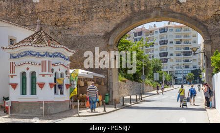 Lagos, Portugal - avril, 18, 2017 : porte d'entrée de l'ancien centre de Lagos, en Algarve au Portugal Banque D'Images