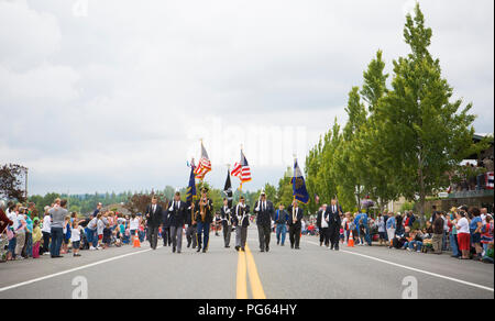 Un garde militaire d'un démarrage d'une indépendance Day Parade à Blaine, WA 2008. Banque D'Images