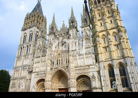 Cathédrale Notre-Dame de Rouen. La façade orientale de la tour et le beurre. Banque D'Images