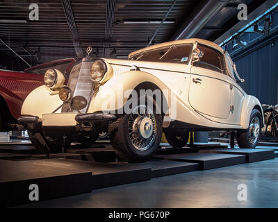 RIGA, Lettonie-AVRIL 18, 2018:1936 Mercedes-Benz 170V dans la Riga Motor Museum. Banque D'Images