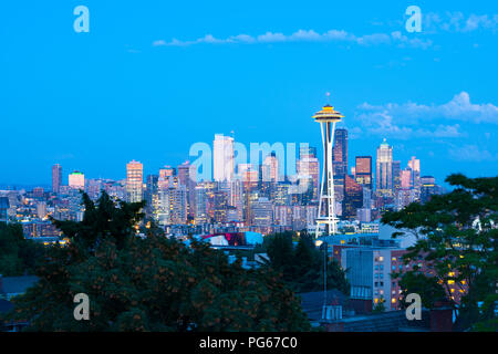 Skyline at night du centre-ville de Seattle, Washington State, USA Banque D'Images