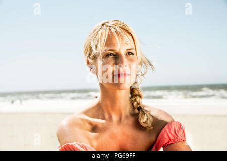 Portrait de femme sur la plage Banque D'Images