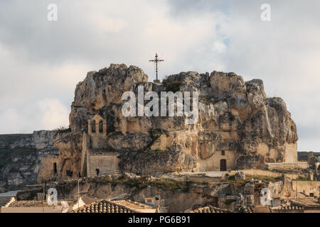 L'Italie, l'Italie du Sud, région de Basilicate, province de Matera, Matera. La ville se trouve dans un petit canyon creusé par la Gravina. Aperçu de la ville. Banque D'Images