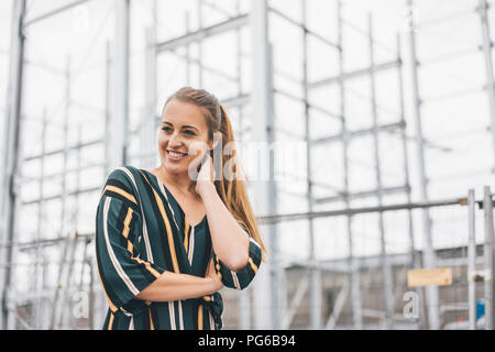 Portrait de jeune femme à l'échafaudage Banque D'Images