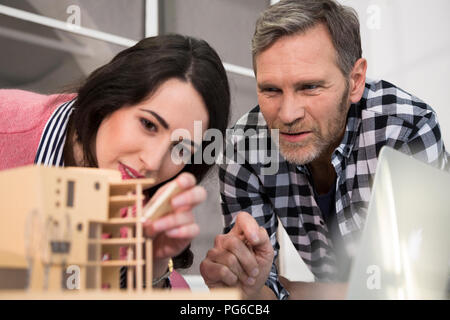 Modèle d'architecture de l'examen des collègues in office Banque D'Images