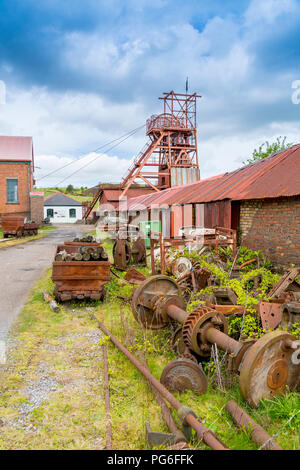 La rouille et les machines en décomposition au grand puits de mine de charbon maintenant un ancien site du patrimoine mondial de l'UNESCO à Blaenavon, Gwent, au Pays de Galles, Royaume-Uni Banque D'Images