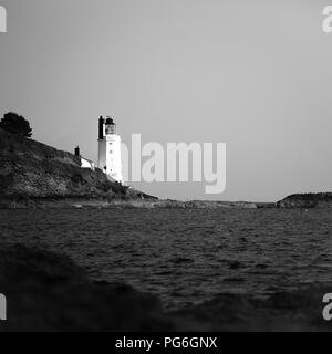 St Anthony's lighthouse marquant la pointe est de l'entrée de Falmouth Harbour, à Cornwall, dans le sud de l'Angleterre, Royaume-Uni Banque D'Images