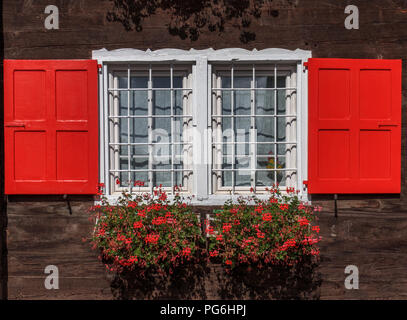 Windows typique des Alpes à Staffa (Stresa) Banque D'Images