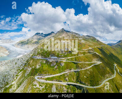 Le col de la Furka, à une altitude de 2 429 mètres (7 969 ft), est un col de montagne dans les Alpes Suisses la connexion de Gletsch, Valais avec Realp, Uri. L Banque D'Images