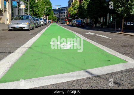 Piste cyclable verte dans le centre-ville de Portland, Oregon, USA Banque D'Images