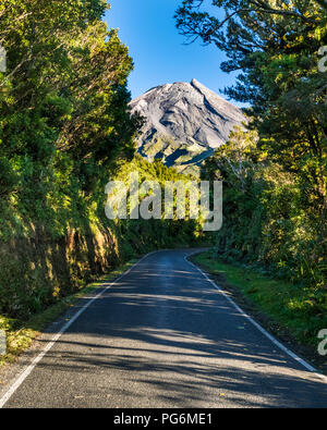 Nouvelle Zélande, île du Nord, Parc National d'Egmont, une vue sur le Mont Taranaki Banque D'Images