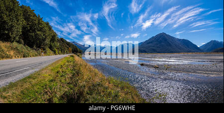 Nouvelle Zélande, île du Sud, région de Canterbury, Arthur's Pass National Park, Waimakairi River Banque D'Images