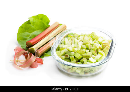 La rhubarbe hachées isolated on white Banque D'Images