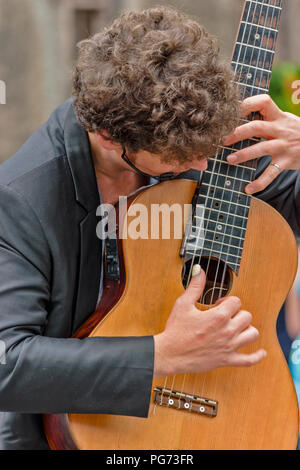 EDINBURGH FESTIVAL FRINGE 2018 CLASSIC GUITAR PLAYER Banque D'Images