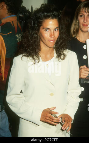 WESTWOOD, CA - le 03 août : Jami Gertz actrice assiste à la Warner Bros Pictures 'Unforgiven' Westwood création le 3 août 1992 à Mann Bruin Theatre à Westwood, en Californie. Photo de Barry King/Alamy Stock Photo Banque D'Images