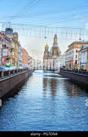 Saint Petersburg, Russie - 7 janvier 2018 : Griboyedov Canal avec Eglise du Sauveur sur le sang en hiver Banque D'Images