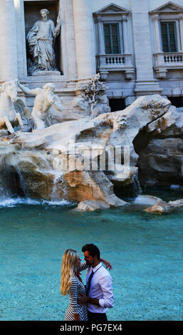 Romance de la belle fontaine de Trevi à Rome, Italie. Banque D'Images