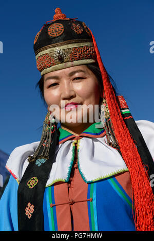 Vitrine de différents groupes ethniques mongols et costumes traditionnels à Khovd, Mongolie Banque D'Images