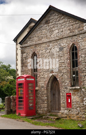 Royaume-uni, Angleterre, Devon, Dartmoor, vieux village Belstone Bureau De Télégraphe en 1841 Sion Chapelle avec K6 téléphone fort défibrillateur Banque D'Images