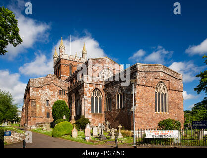 Royaume-uni, Angleterre, Devon, Crediton, Église paroissiale de la Sainte Croix et la mère de celui qui pendait à ce sujet Banque D'Images