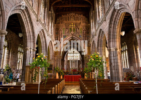 Royaume-uni, Angleterre, Devon, Crediton, Église paroissiale de la Sainte Croix, l'intérieur, avec le général Sir Redvers Buller au-dessus de memorial arch Banque D'Images