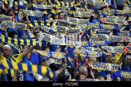 Varsovie, Pologne - 02 mai, 2018 : Finale de la coupe de la Ligue polonaise Arka Gdynia vs Legia Warszawa o/p : Arka Gdynia fans Banque D'Images