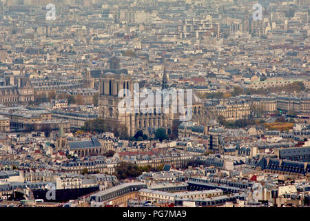 Vue aérienne sur l'architecture de Paris, capitale de la France Banque D'Images