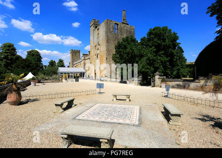 L'été vue sur Château de Sudeley & jardins près de Cheltenham, Gloucestershire, village des Cotswolds, en Angleterre Banque D'Images