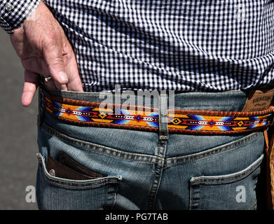 Un homme portant une ceinture de perles de l'ouest dans la région de Santa Fe, Nouveau Mexique. Banque D'Images