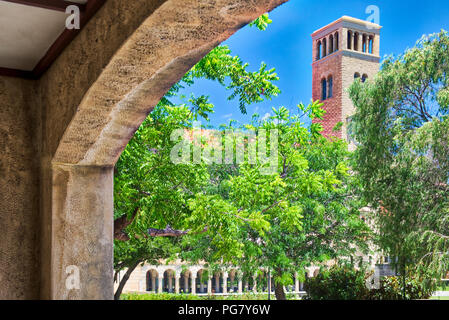 Winthrop Hall Clock Tower de l'UWA NE Banque D'Images