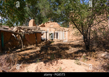 Ruines d'un sud-ouest de cour près de Taos, Nouveau Mexique Banque D'Images