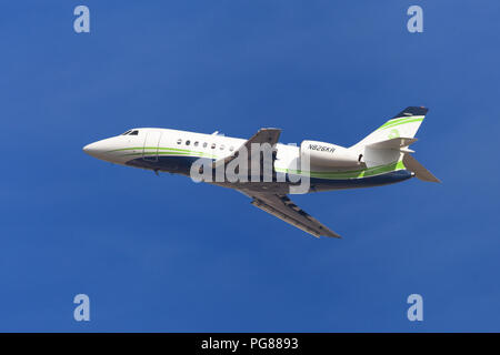 Barcelone, Espagne - 21 août 2018 : Dassault Falcon 2000, décollant de l'aéroport El Prat de Barcelone, Espagne. Banque D'Images