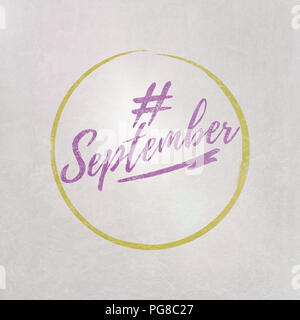 Hashtag #  écrit septembre en violet sur fond gris comme modèle dans le style manuscrite Banque D'Images