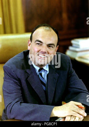 Portrait de John D. Ehrlichman prises à Washington, D.C. le 22 avril 1970. Il a servi comme conseiller aux affaires nationales au président des États-Unis, Richard M. Nixon jusqu'à sa démission le 30 avril 1973 pour son implication dans l'affaire Watergate. Ehrlichman servi 18 mois de prison pour son rôle dans l'affaire du Watergate. Il est né John Daniel Ehrlichman le 20 mars 1925 à Tacoma, Washington. Il est décédé de complications de diabète à son domicile, à Atlanta, Géorgie le 14 février 1999.Crédit : Maison Blanche / CNP  + + +(c) afp - + + + | conditions dans le monde entier Banque D'Images