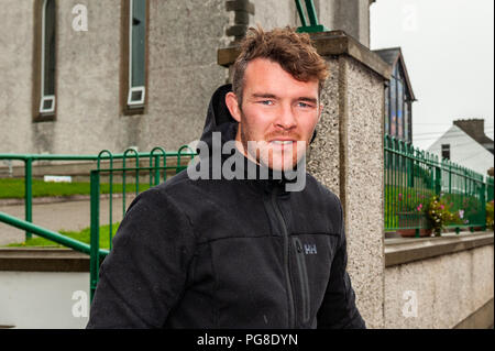 Schull, West Cork, Irlande. 24 août 2018. Peter O'Mahony, le capitaine de rugby de Munster récemment engagé, est actuellement en vacances à Schull. Bien qu'il pleuvait quand cette photo a été prise, Peter a dit qu'il avait passé un excellent séjour à Schull. Il doit quitter Schull dimanche. Crédit : AG News/Alay Live News. Banque D'Images