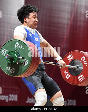 Jakarta, Indonésie. Août 24, 2018. Jang Yeonhak de Corée du Sud est en compétition lors de l'haltérophilie Hommes 85kg lors de la 18e Jeux asiatiques à Jakarta, Indonésie, le 24 août, 2018. Crédit : Li il/Xinhua/Alamy Live News Banque D'Images