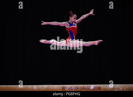 Jakarta. Août 24, 2018. Kim Jong Su de la République populaire démocratique de Corée (RPDC) en concurrence au cours de la gymnastique artistique de poutre de femmes lors de la 18e Finale des Jeux Asiatiques à Jakarta, Indonésie le 24 août 2018. Crédit : Li Xiang/Xinhua/Alamy Live News Banque D'Images