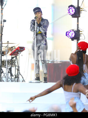 New York, USA. 24 août 2018. Janelle Monae effectue sur NBC's Today Show dans le cadre de la série de concerts de Citi sur août 24th, 2018 à New York City Crédit : MPA/Alamy Live News Banque D'Images