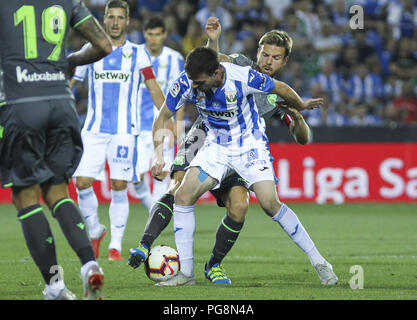 Ojeda de Leganes et Ilarra de Real Sociedad en action au cours de la ligue espagnole, La Liga, match de football entre Getafe et Real Sociedad le 24 août 2018 au stade de Butarque à Leganes, Madrid, Espagne. Août 24, 2018. Credit : AFP7/ZUMA/Alamy Fil Live News Banque D'Images