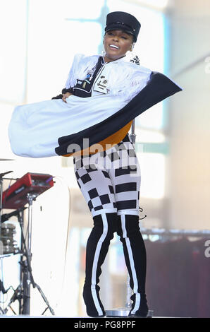 New York, USA. 24 août 2018. Janelle Monae effectue sur NBC's Today Show dans le cadre de la série de concerts de Citi sur août 24th, 2018 à New York City Crédit : MPA/Alamy Live News Banque D'Images